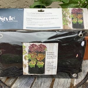 NWOT STYLE SELECTIONS GARDEN WALL BAG